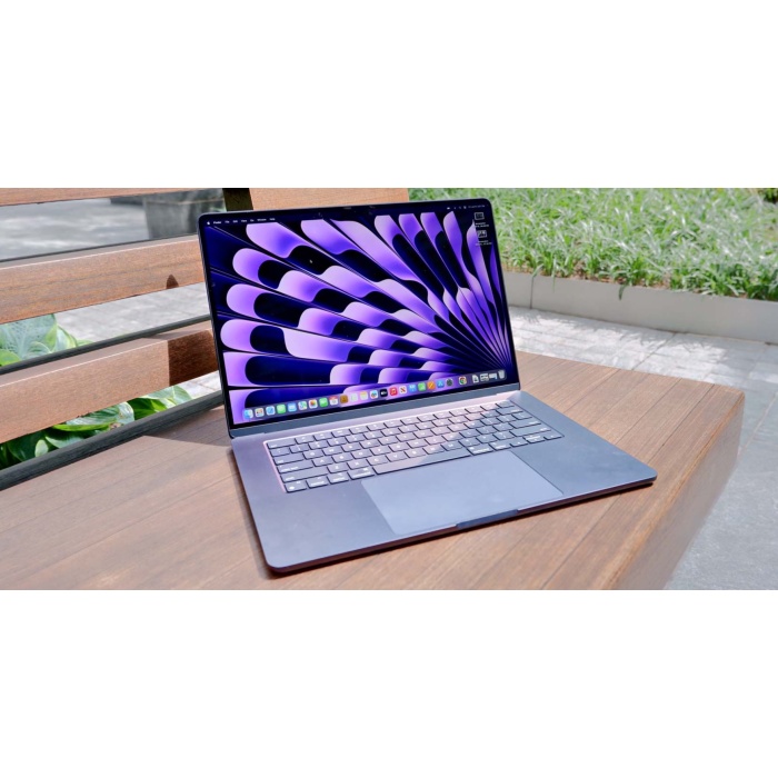 MacBook Air 15" – Puce M4, 16 Go RAM, 256 Go SSD – Minuit (MW1L3) – Image 1